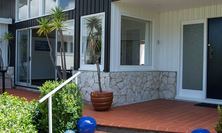 Luxury Apartments & Houses » Auto Lodge - Luxury Apartments With Private Garage Parking And A Concierge Service